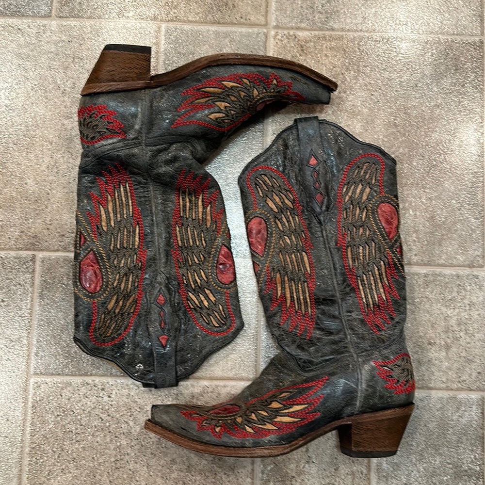 Corral women’s boots size 10 with hearts